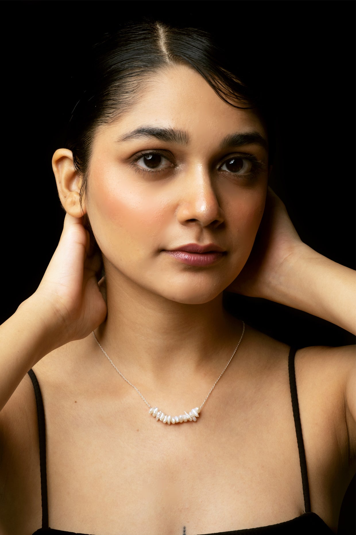 Raya Chip Pearl Pendant Necklace