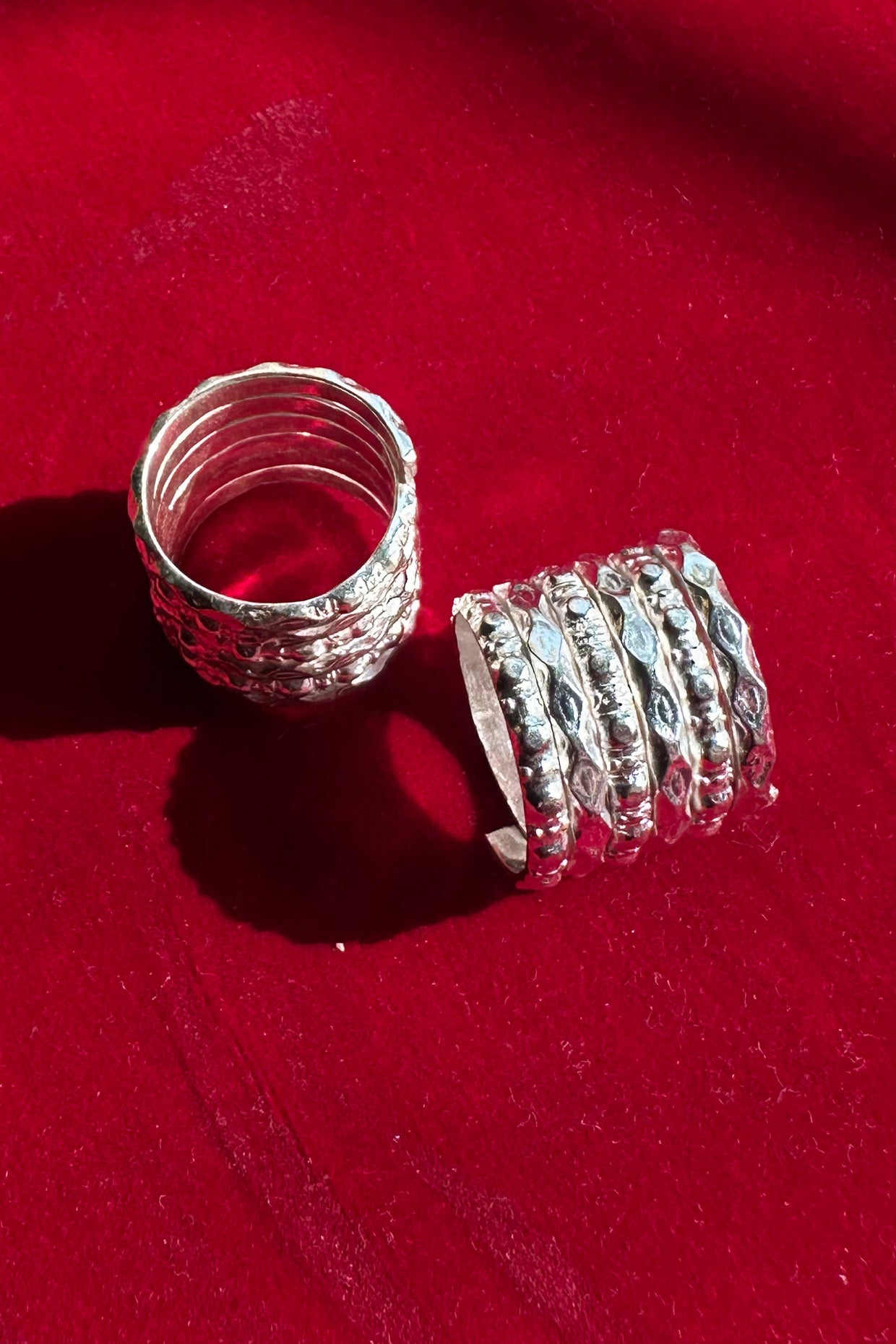 Spiral ring with hammer detail (single)
