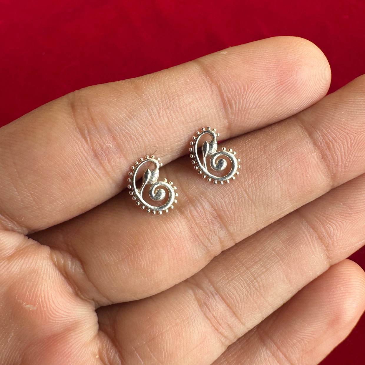 Ambi Studs