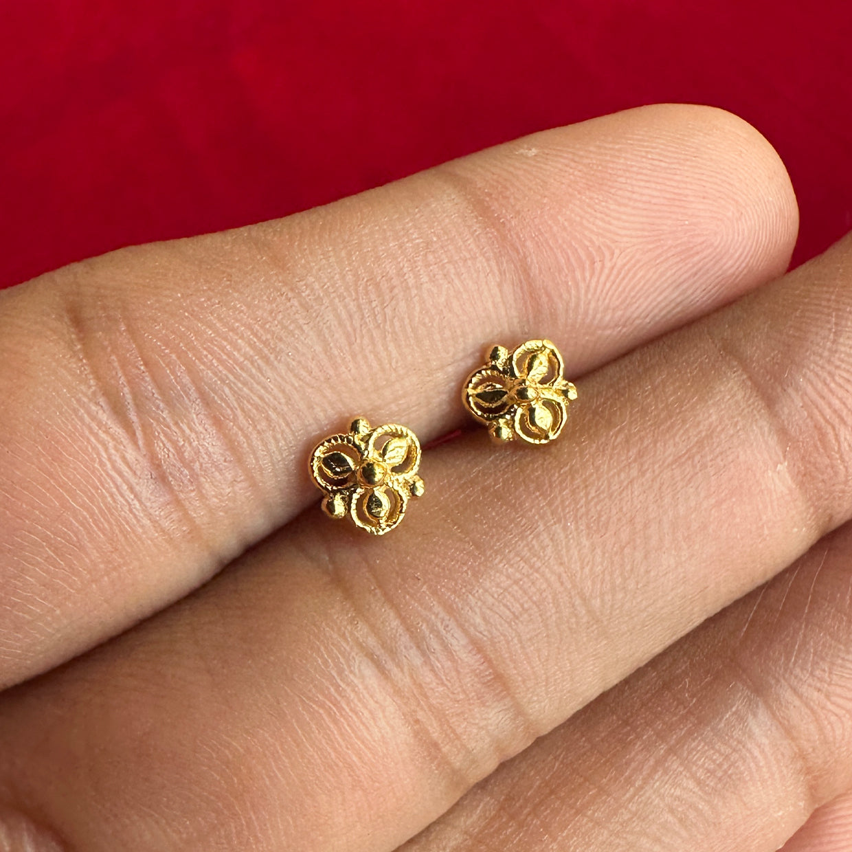 Meenakshi Studs
